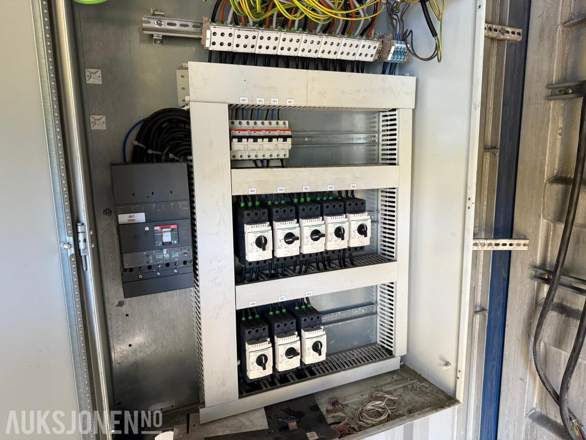 2015 BNS Container med sideåpning Intec Pumpe