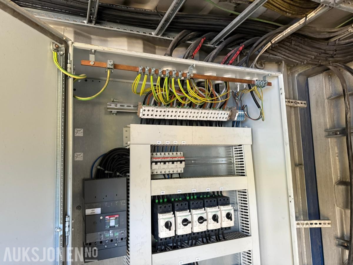 2015 BNS Container med sideåpning Intec Pumpe