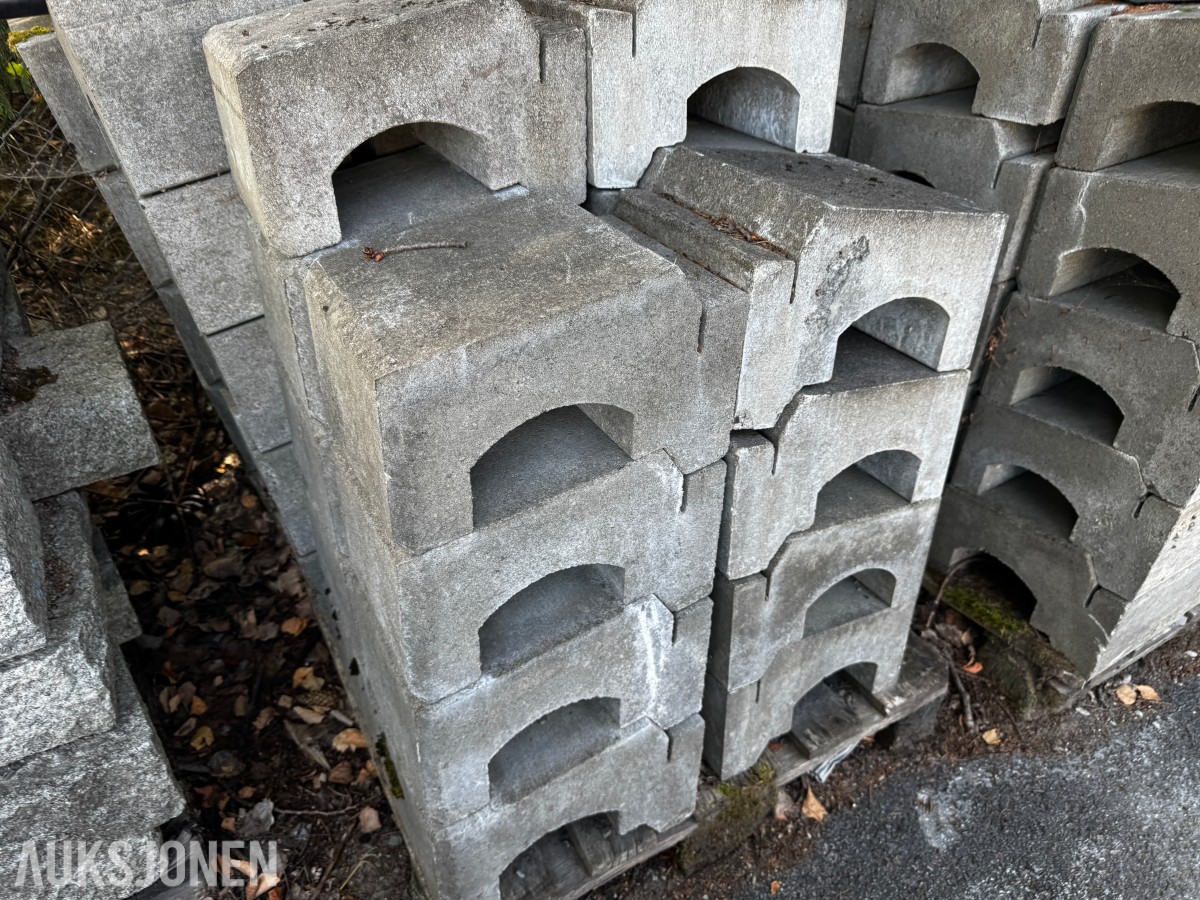 2018 Asak støttemur grå