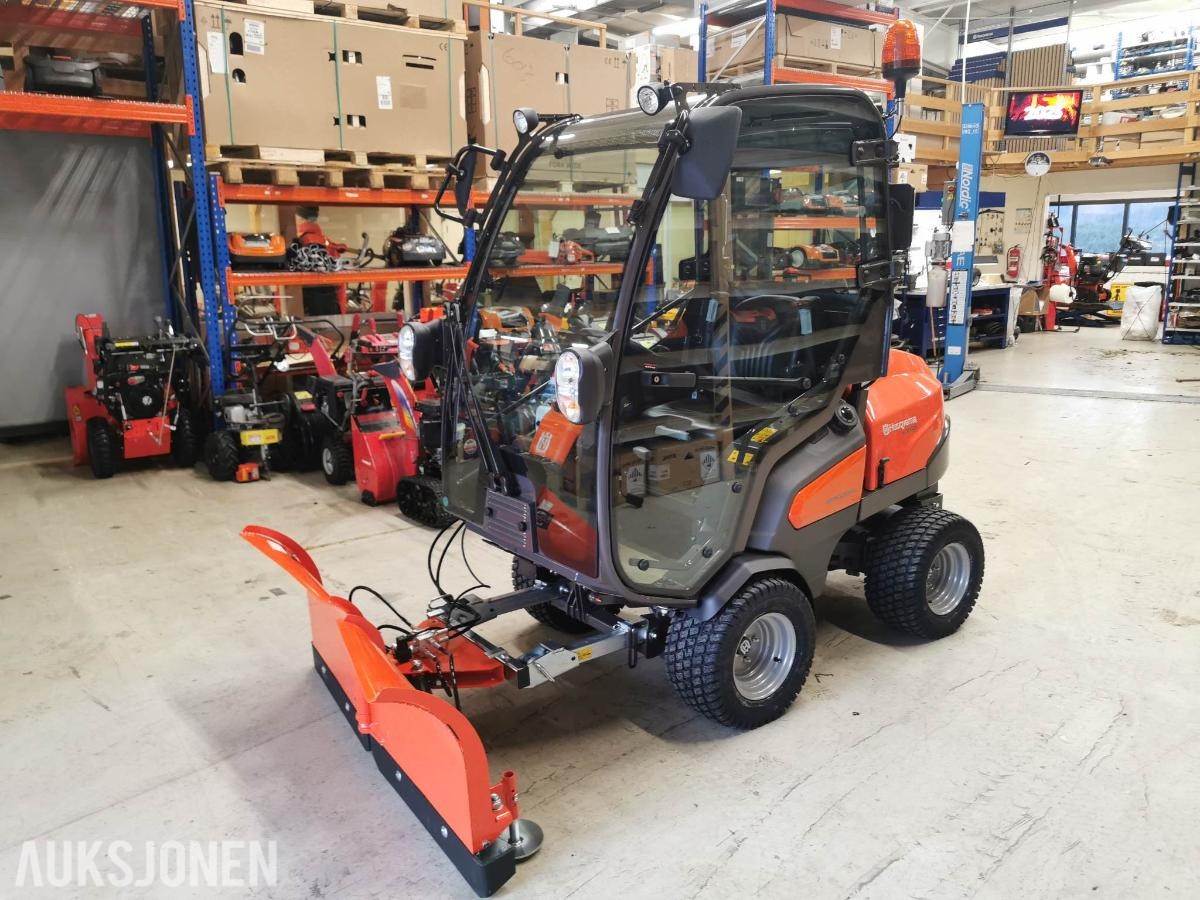 2024 Husqvarna P 525 DX med hytte - Midjestyrt - UTSTILLINGSMODELL