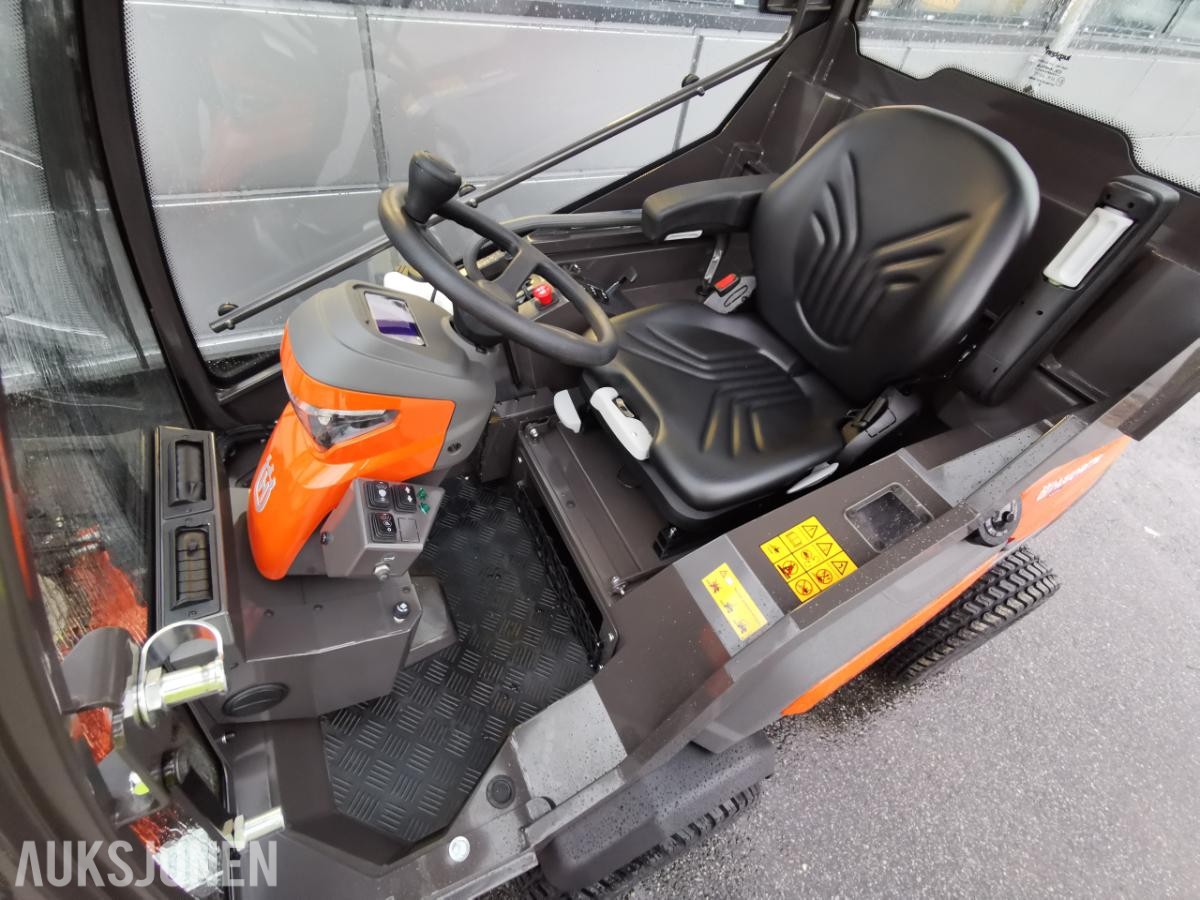 2024 Husqvarna P 525 DX med hytte - Midjestyrt - UTSTILLINGSMODELL