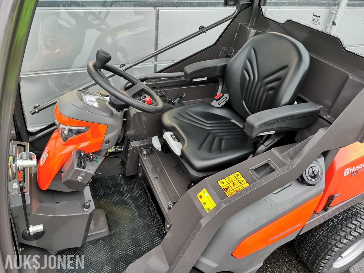 2024 Husqvarna P 525 DX med hytte - Midjestyrt - UTSTILLINGSMODELL