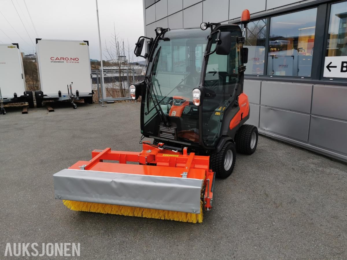 2024 Husqvarna P 525 DX med hytte - Midjestyrt - UTSTILLINGSMODELL
