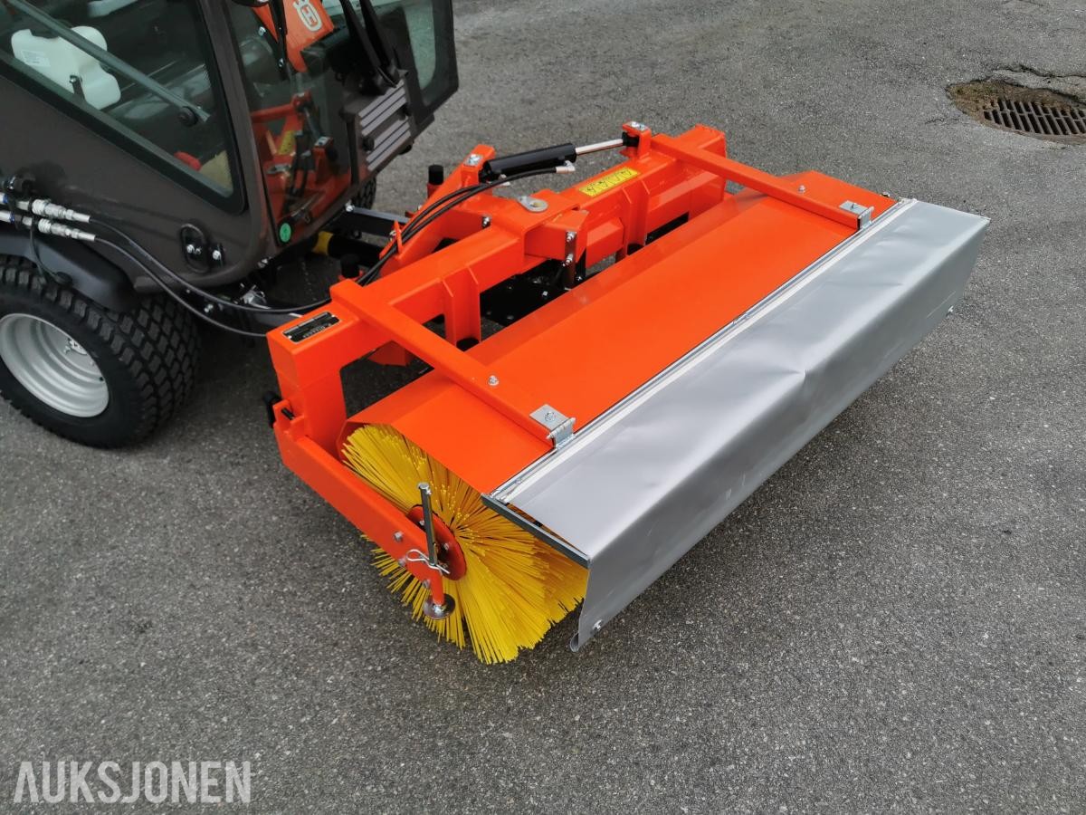 2024 Husqvarna P 525 DX med hytte - Midjestyrt - UTSTILLINGSMODELL