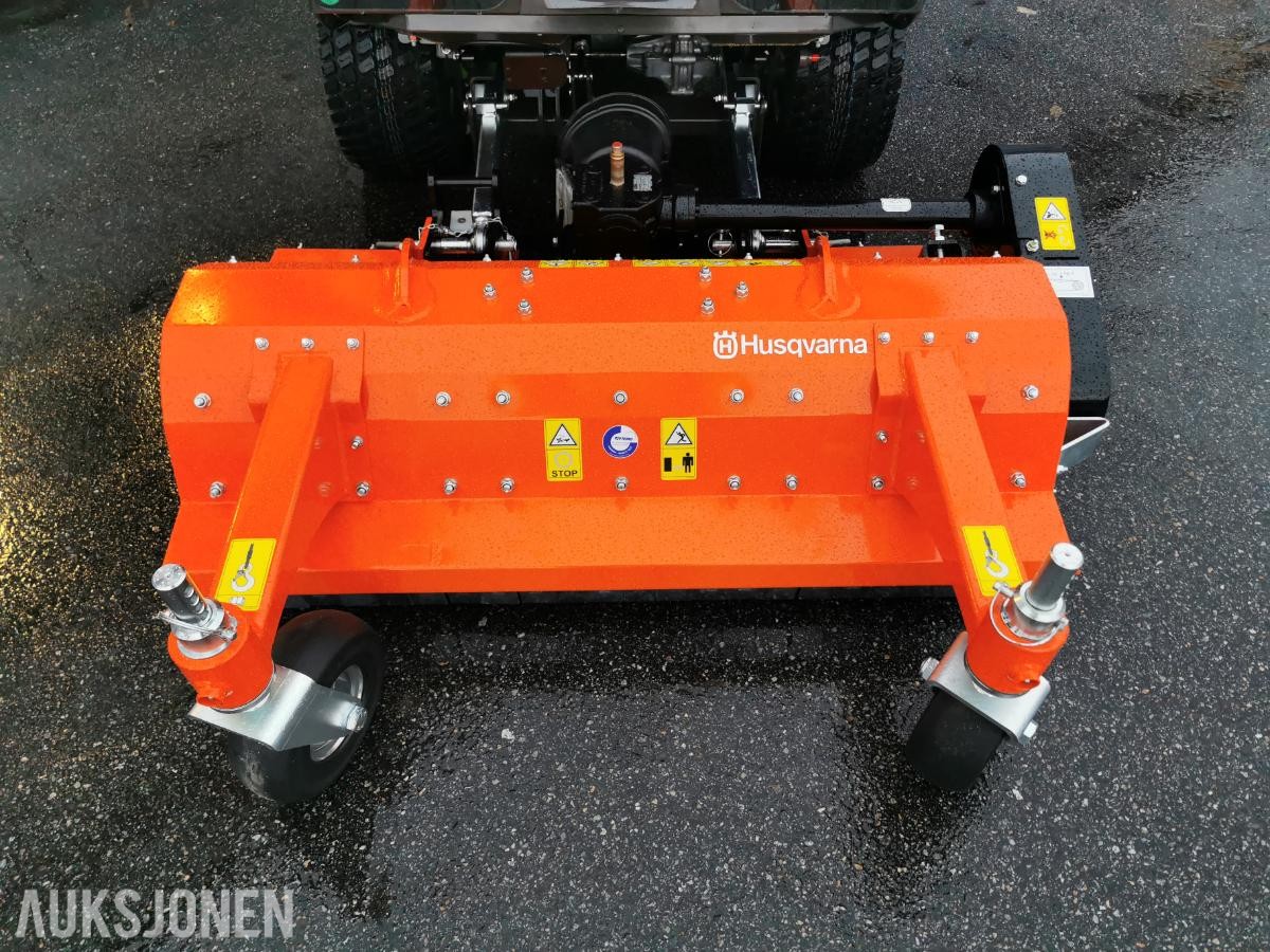2024 Husqvarna P 525 DX med hytte - Midjestyrt - UTSTILLINGSMODELL