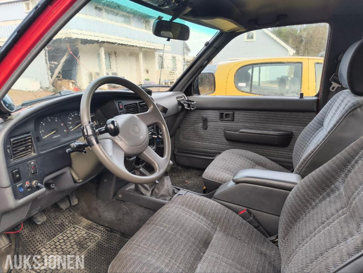 1993 Toyota HiLux 2,4D - 5 seter hengerfeste