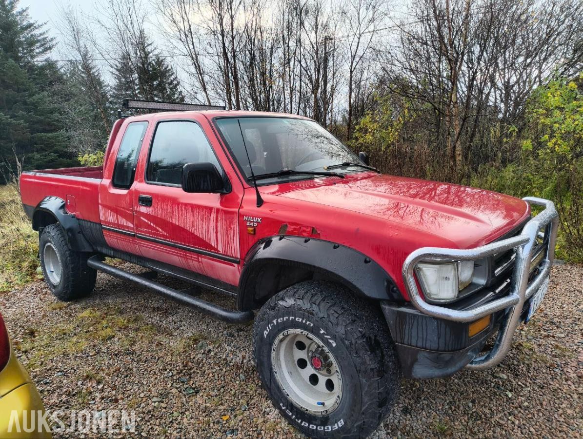 1993 Toyota HiLux 2,4D - 5 seter hengerfeste