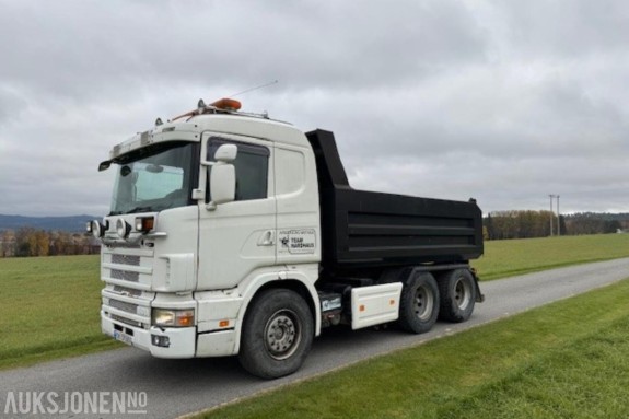 1999 Scania 144G TIPPBIL. V8, Manuell, 6x2.