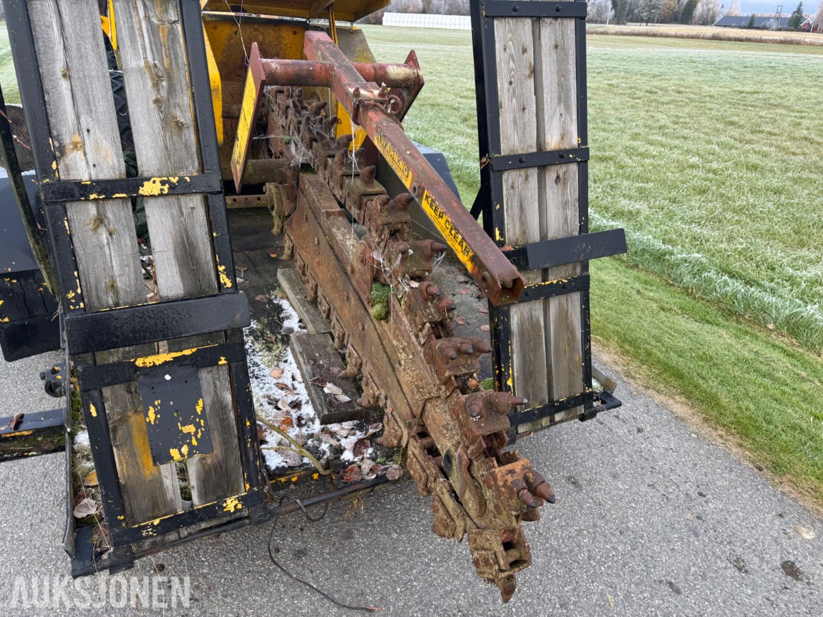 DH45 Trencher med vibrofunksjon bak og maskintralle