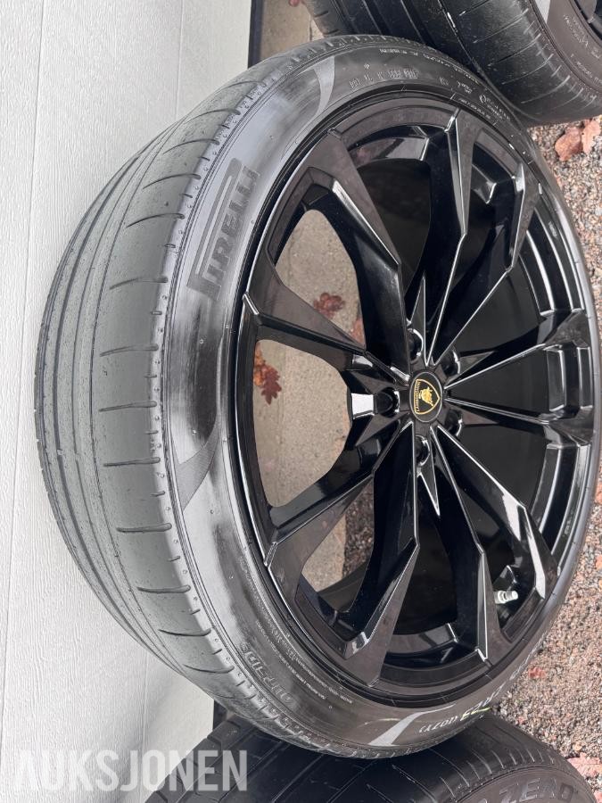 2019 Lamborghini Urus 23'' - sommerhjulsett ET28 5x130