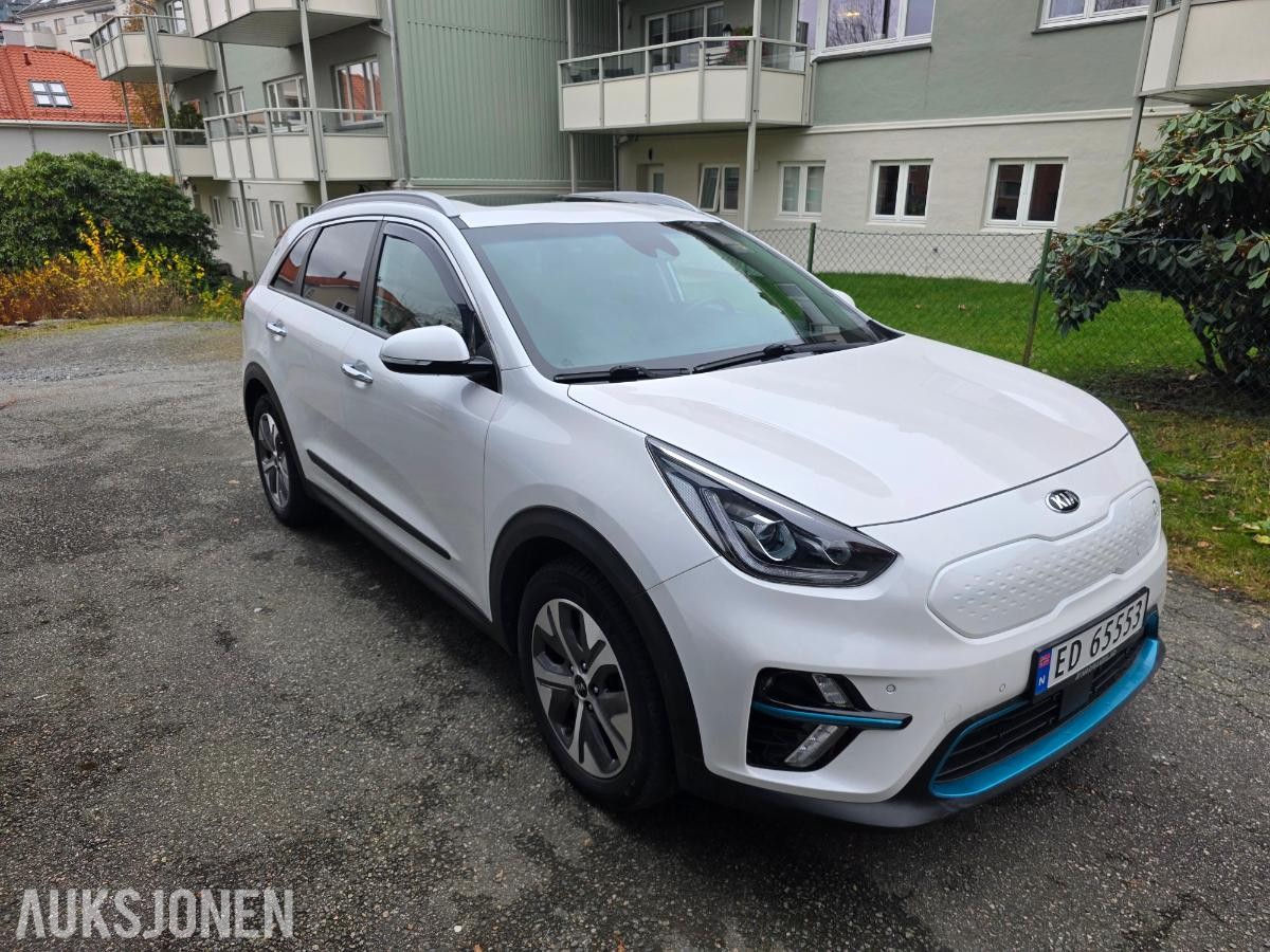 2021 Kia E-Niro, exclusive nybilgaranti soltak hengerfeste varmepumpe ventilerte skinnseter, 47100km