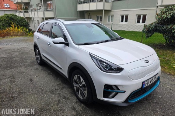 2021 Kia E-Niro, exclusive nybilgaranti soltak hengerfeste varmepumpe ventilerte skinnseter, 47100km