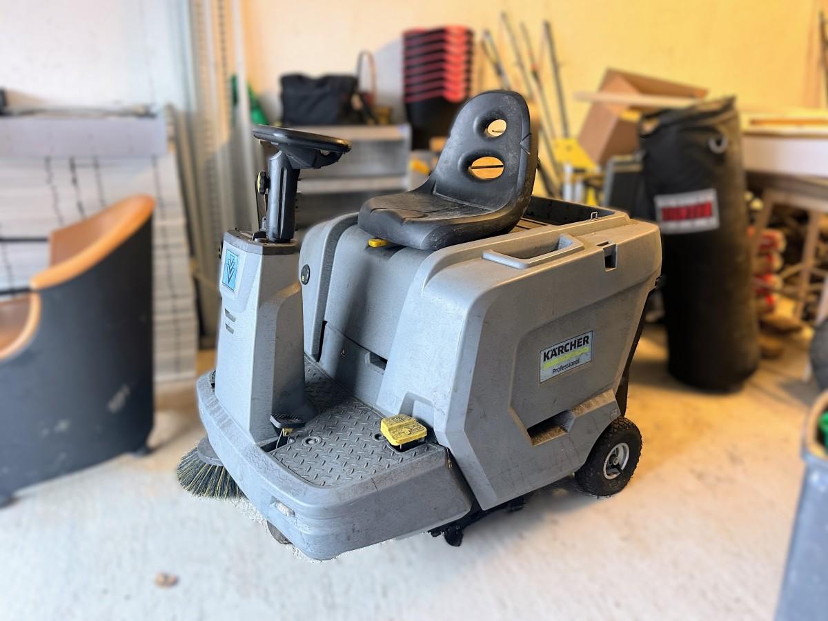 KÄRCHER PROFESSIONAL KM 85/50 R BP FEIEMASKIN MED OPPSUG