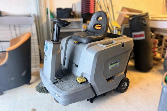 KÄRCHER PROFESSIONAL KM 85/50 R BP FEIEMASKIN MED OPPSUG