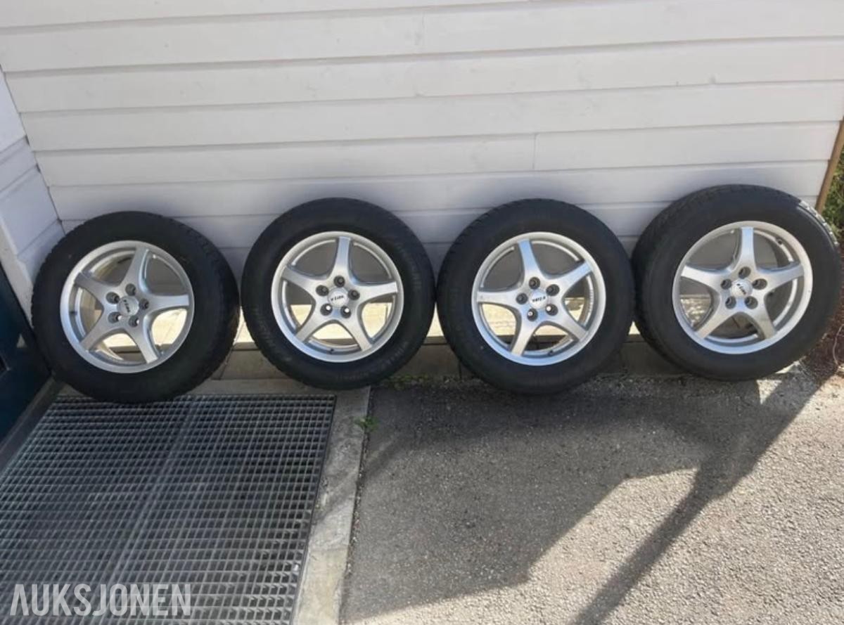 2023 Vinterdekk 215/60/R 16