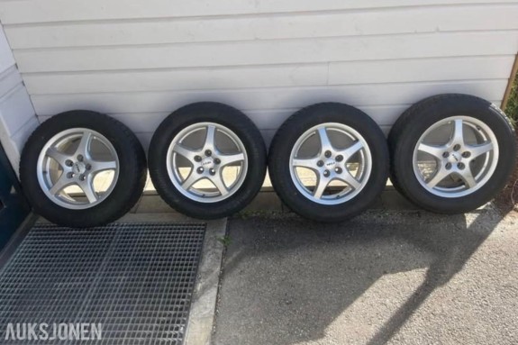 2023 Vinterdekk 215/60/R 16