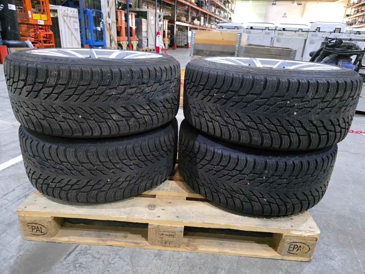 Originale Audi RS6 / RS7 felger med 265/40R21 Nokian piggfri vinterdekk