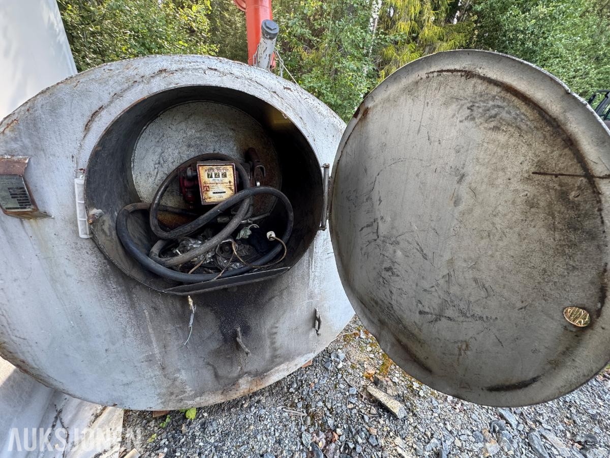 1982 Dieseltank 5000 liter med pumpe