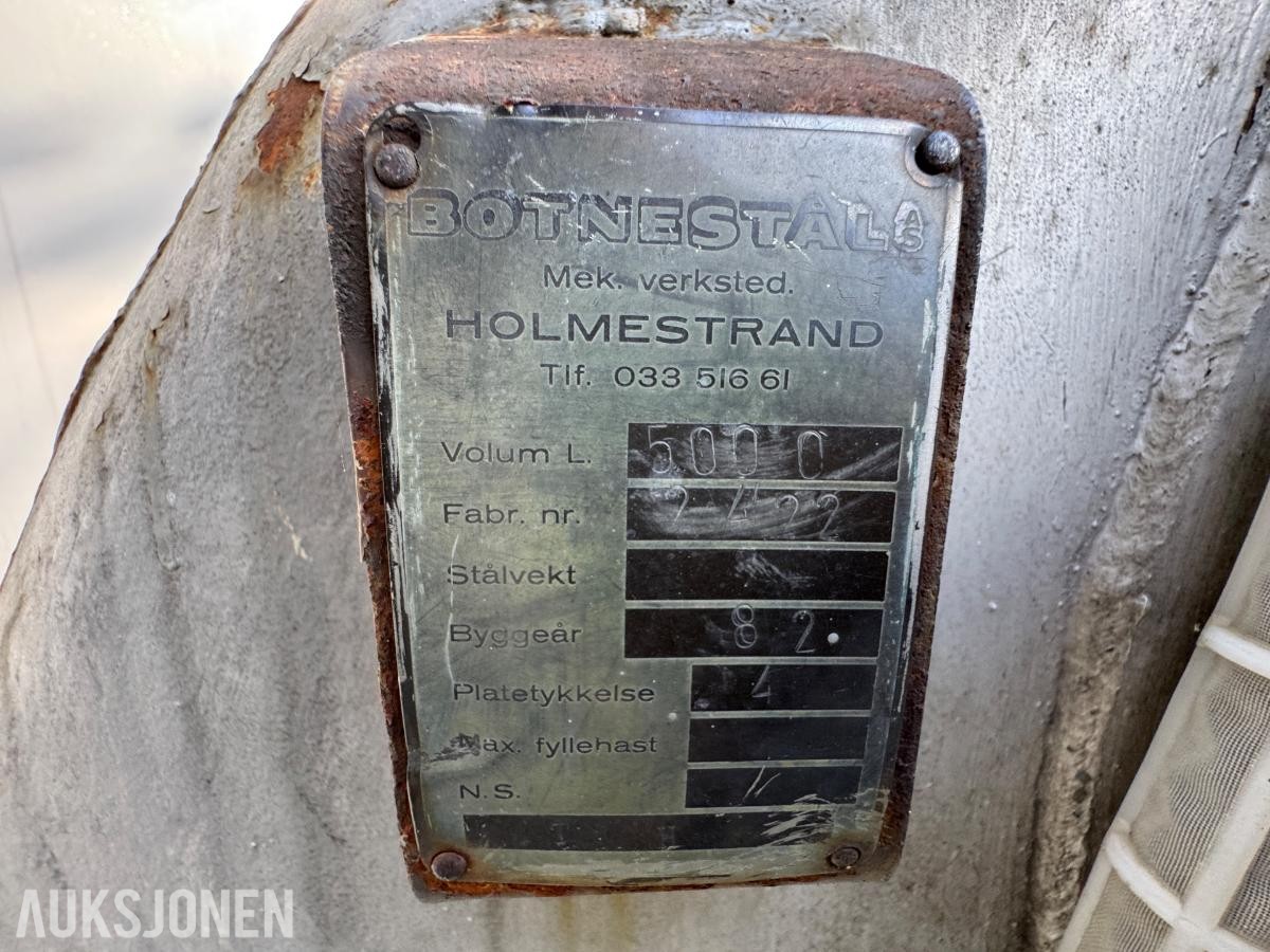 1982 Dieseltank 5000 liter med pumpe