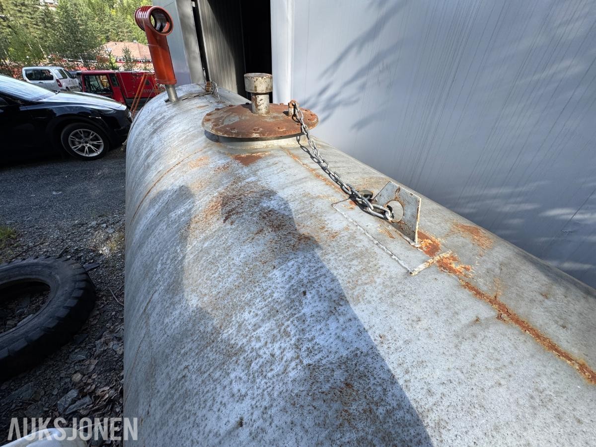 1982 Dieseltank 5000 liter med pumpe