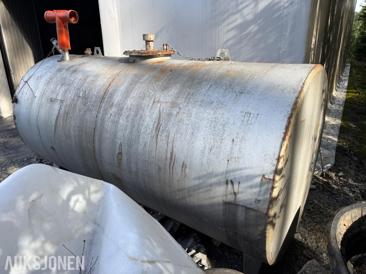1982 Dieseltank 5000 liter med pumpe