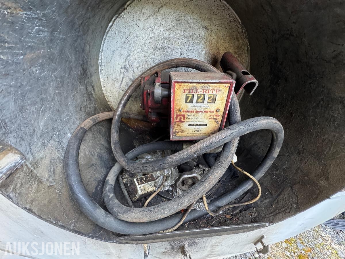1982 Dieseltank 5000 liter med pumpe