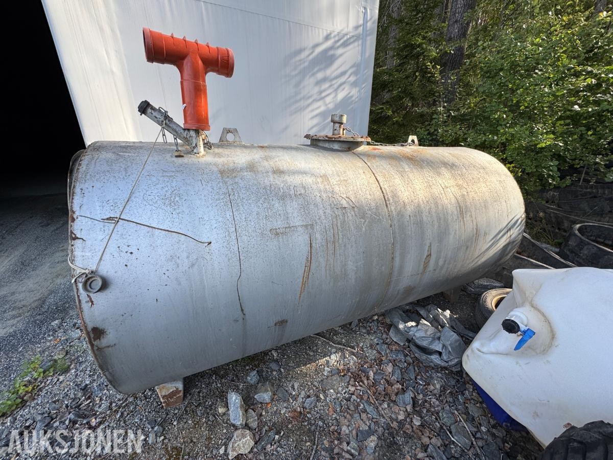 1982 Dieseltank 5000 liter med pumpe
