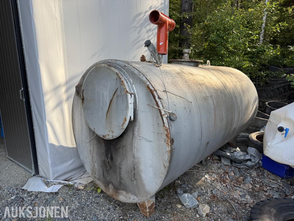 1982 Dieseltank 5000 liter med pumpe
