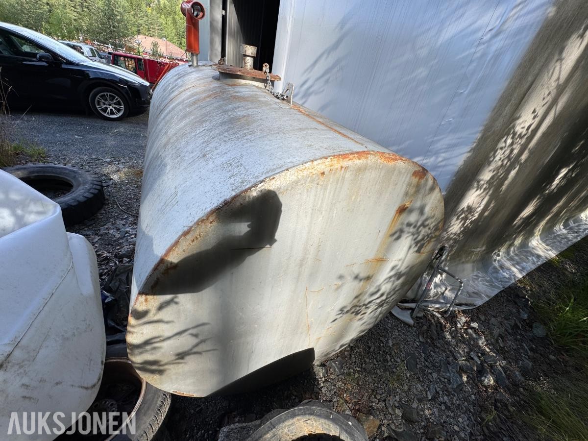 1982 Dieseltank 5000 liter med pumpe