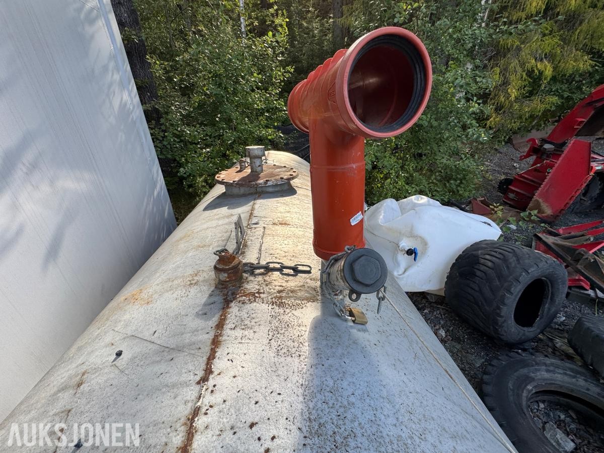 1982 Dieseltank 5000 liter med pumpe