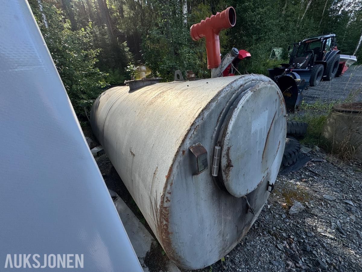 1982 Dieseltank 5000 liter med pumpe