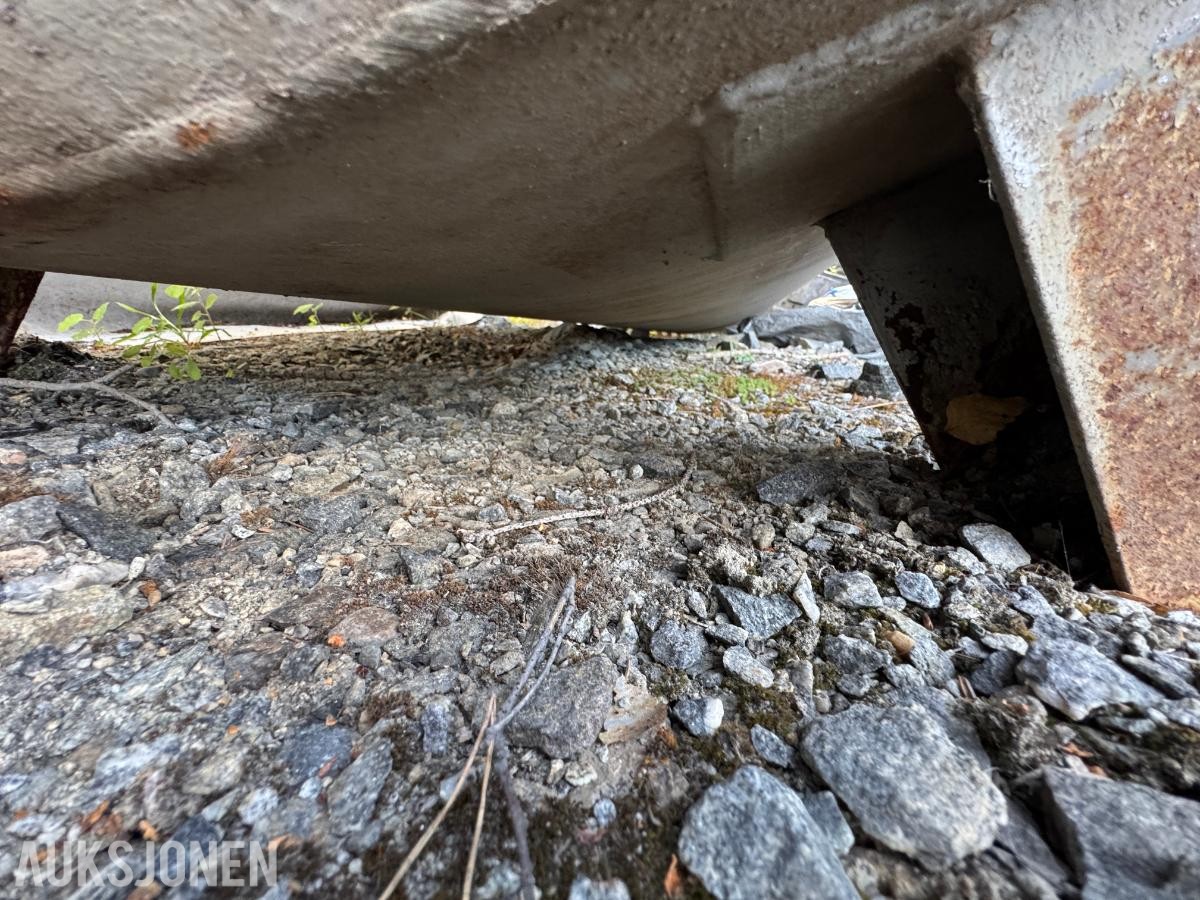 1982 Dieseltank 5000 liter med pumpe