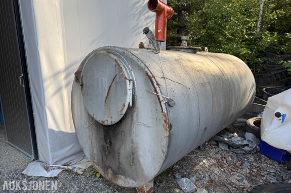 1982 Dieseltank 5000 liter med pumpe