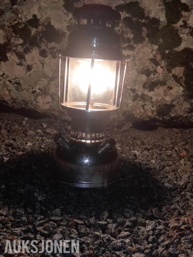 Optimus. Petromax. Parafinlampe. Beredskap. Lys. Varme. 1550 G.  3 SETT.