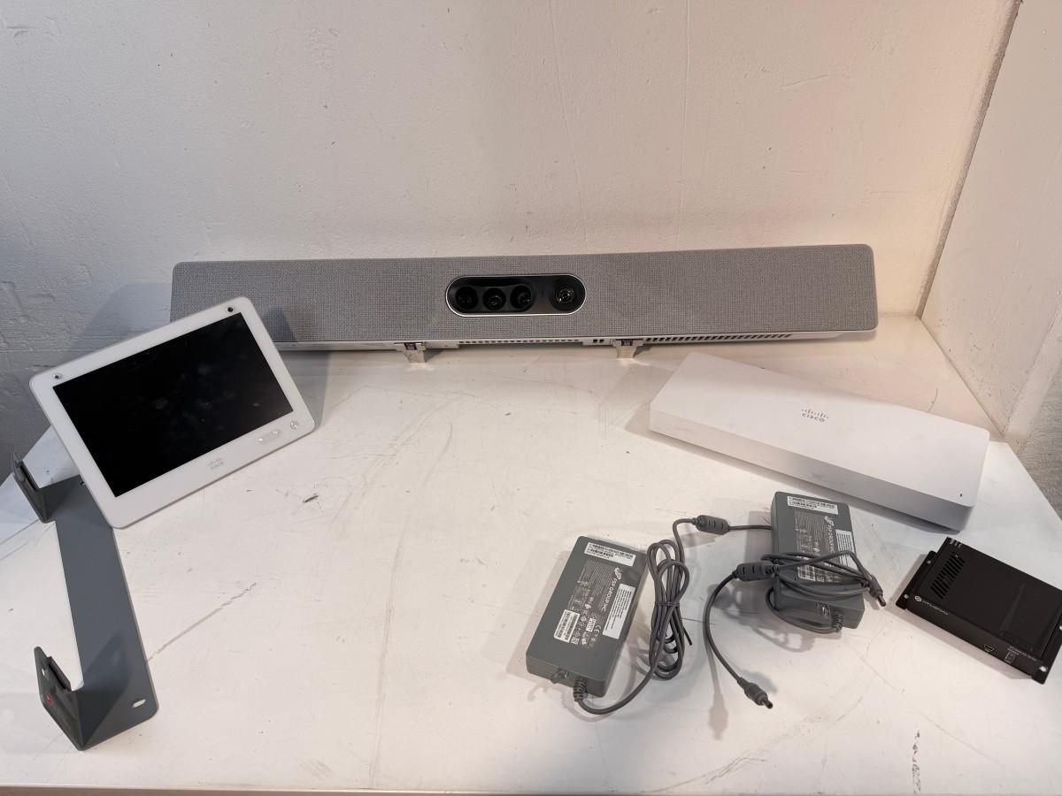 2020 Cisco Spark Room Kit Plus CS-KITPLUS-K9 med Quad Camera og Touch 10