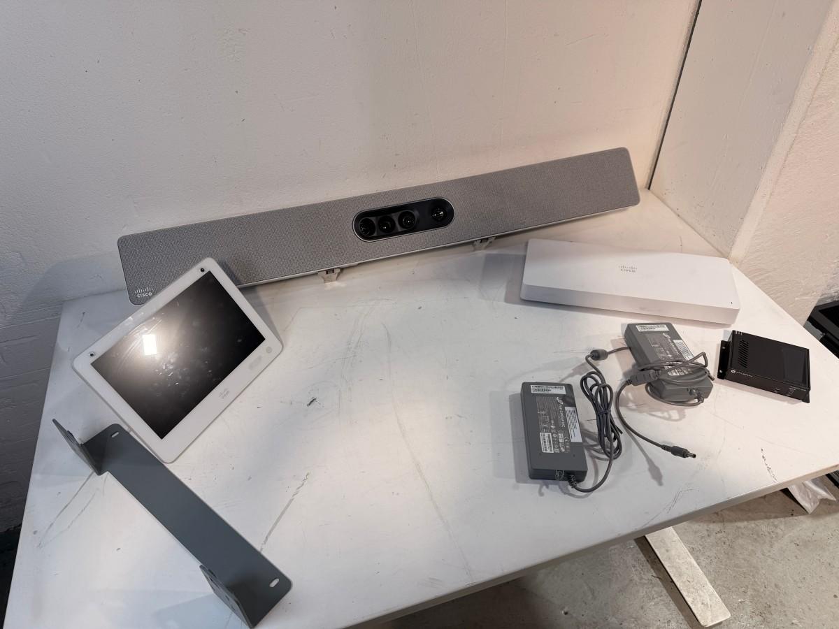 2020 Cisco Spark Room Kit Plus CS-KITPLUS-K9 med Quad Camera og Touch 10