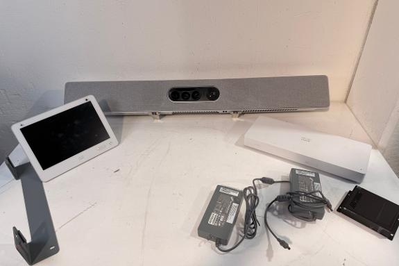 2020 Cisco Spark Room Kit Plus CS-KITPLUS-K9 med Quad Camera og Touch 10