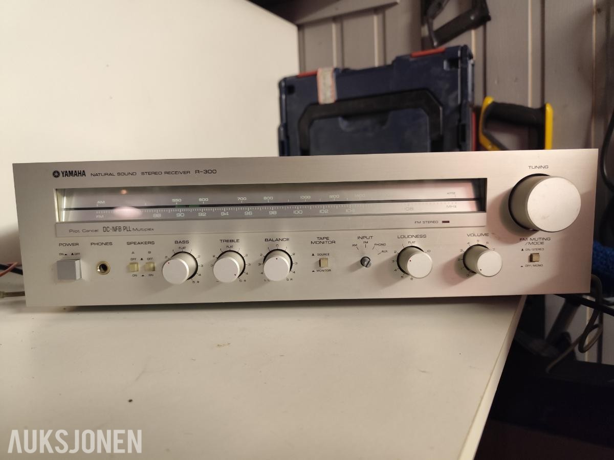 Yamaha R-300 Reciever