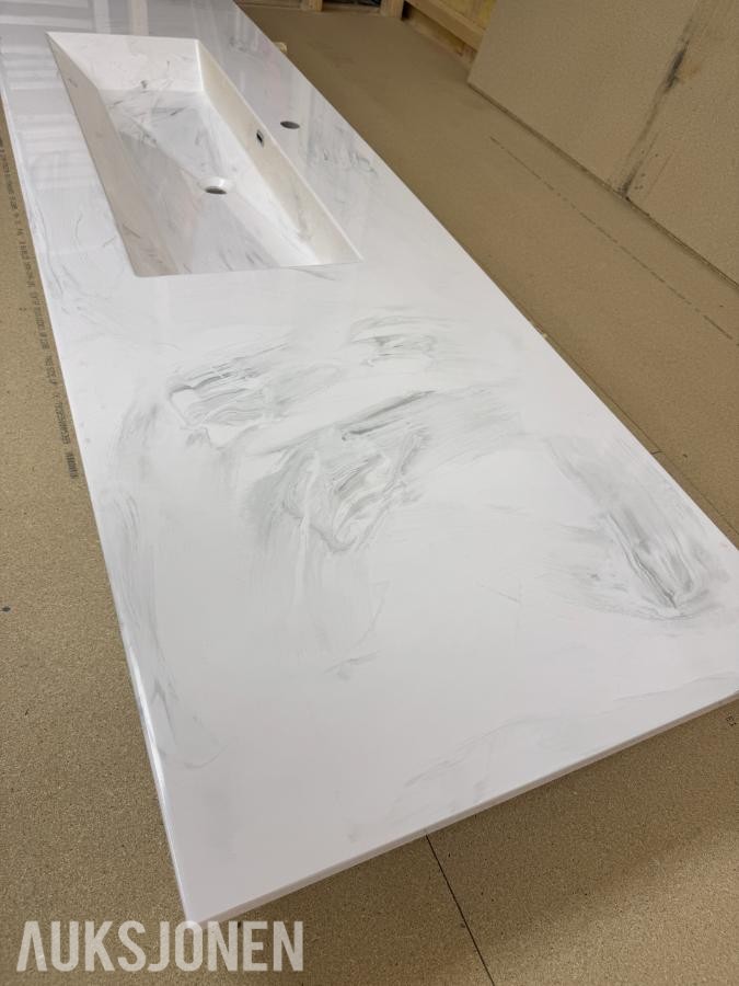Marbré Prismal grå/hvit blank benkeplate med vask