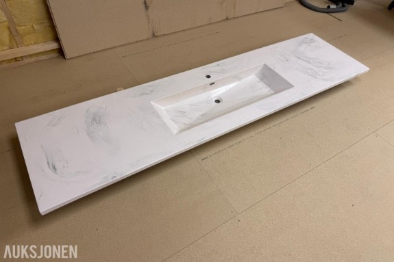 Marbré Prismal grå/hvit blank benkeplate med vask
