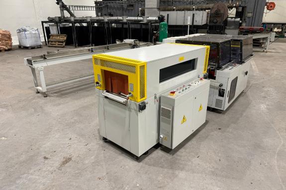 2023 Komplett industrielt krympepakkeanlegg / transportbånd / rullebane / 16 pakker plast
