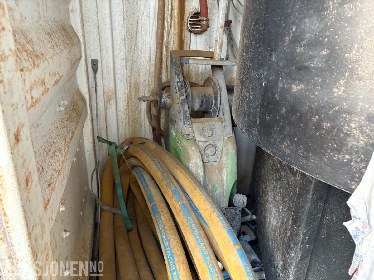 Blandeverk / Gyseanlegg m/ 2 stk. 20’ containere, silo og utstyr