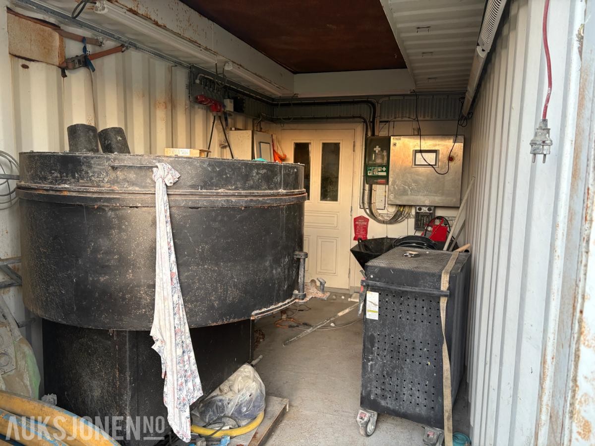 Blandeverk / Gyseanlegg m/ 2 stk. 20’ containere, silo og utstyr