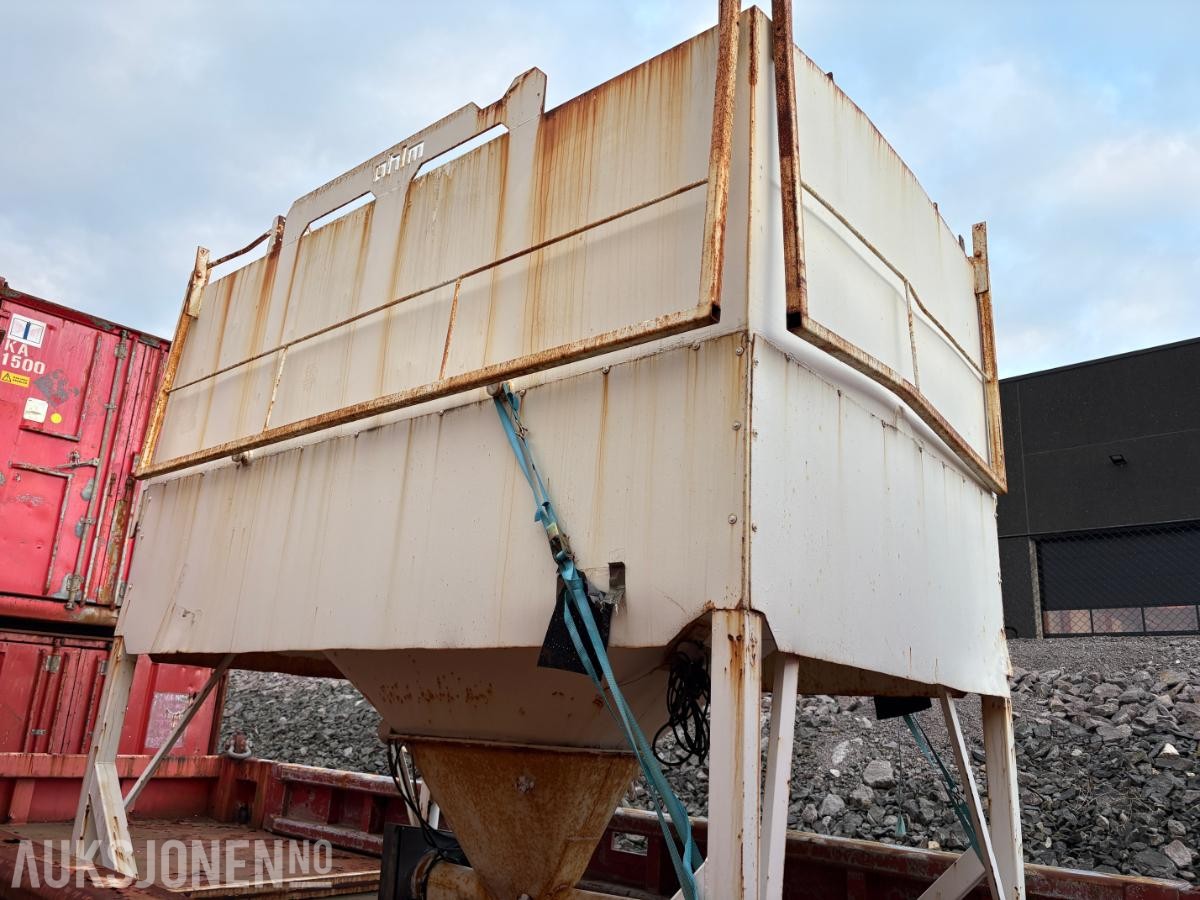 Blandeverk / Gyseanlegg m/ 2 stk. 20’ containere, silo og utstyr