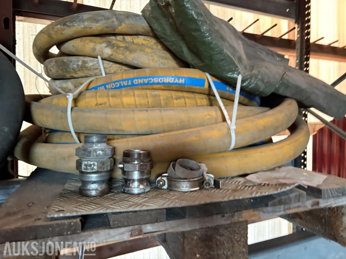 Blandeverk / Gyseanlegg m/ 2 stk. 20’ containere, silo og utstyr