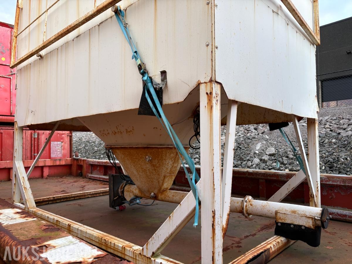 Blandeverk / Gyseanlegg m/ 2 stk. 20’ containere, silo og utstyr