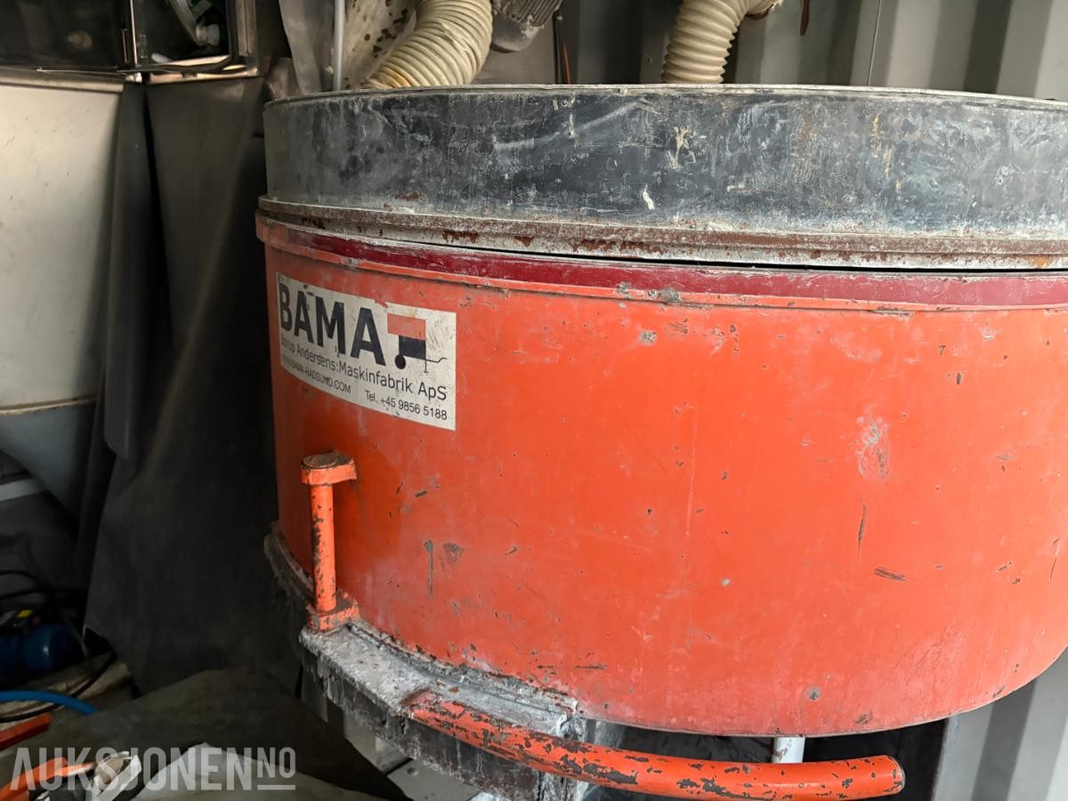 Blandeverk / Gyseanlegg m/ 2 stk. 20’ containere, silo og utstyr