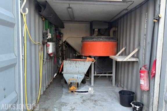 Blandeverk / Gyseanlegg m/ 2 stk. 20’ containere, silo og utstyr