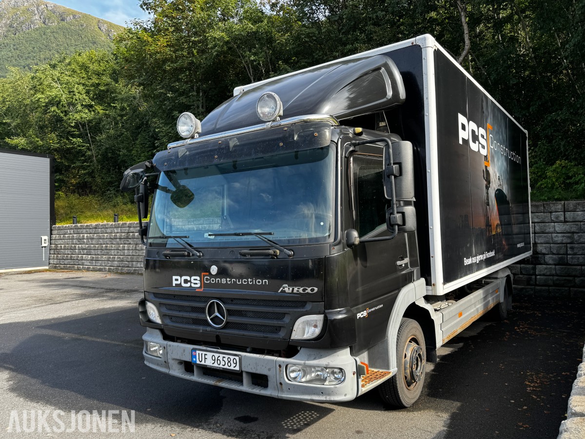 2008 Mercedes-Benz 818L - Skapbil med bakløft og fjernstyring av bakløft - 3 seter - EU godkjent