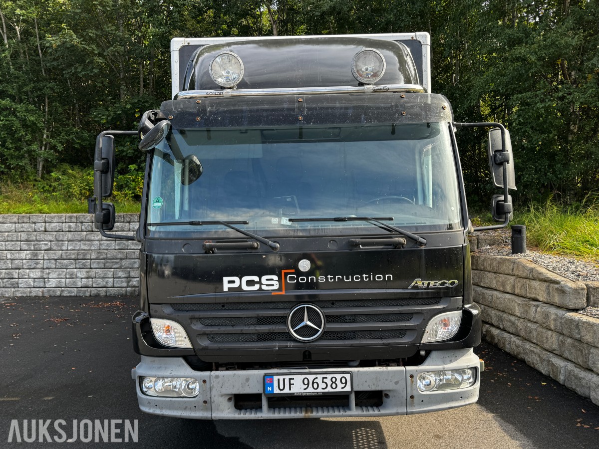 2008 Mercedes-Benz 818L - Skapbil med bakløft og fjernstyring av bakløft - 3 seter - EU godkjent